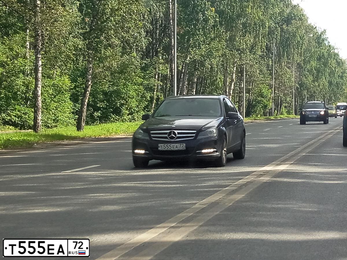 Фото автомобиля MERCEDES C-KLASSE, 2012 — госномер Т555ЕА72. Цвет: ЧЕРНЫЙ
