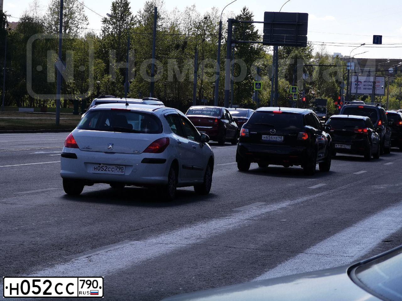 Фото автомобиля PEUGEOT 308, 2011 — госномер Н052СС790. Цвет: Белый
