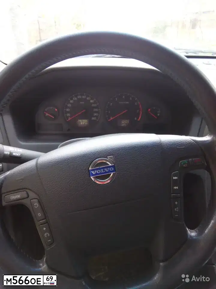 Фото автомобиля VOLVO XC70, 2003 — госномер М566ОЕ69. Цвет: СЕРЕБРИСТЫЙ