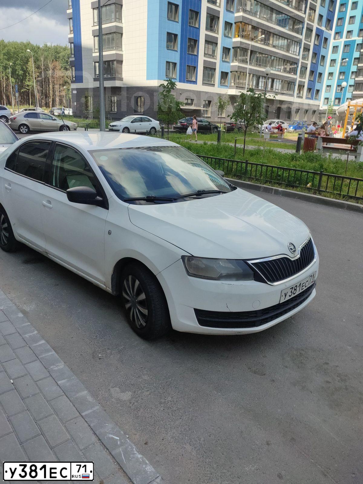 Фото автомобиля SKODA RAPID, 2015 — госномер У381ЕС71. Цвет: Белый