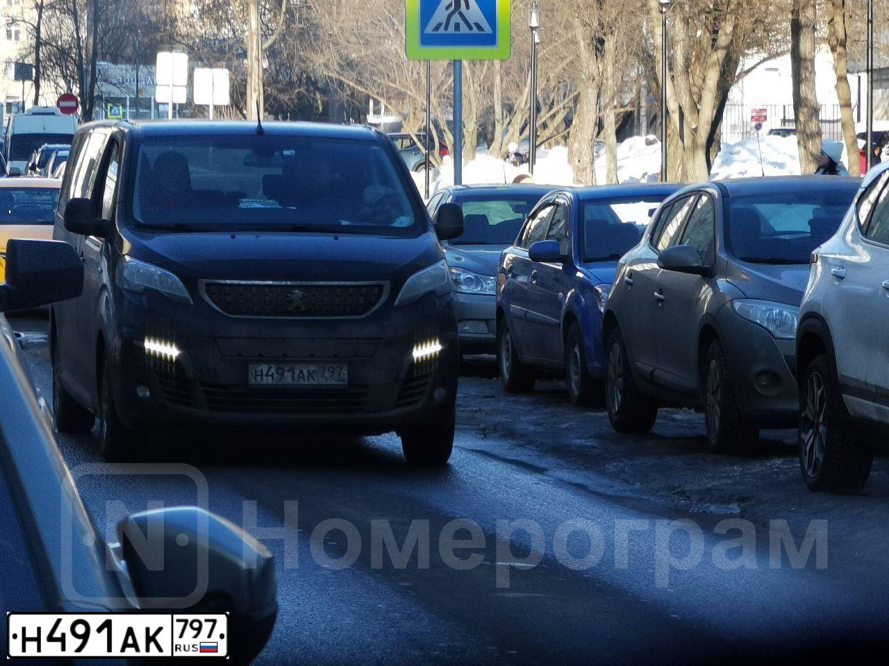 Фото автомобиля PEUGEOT TRAVELLER, 2020 — госномер Н491АК797. Цвет: ЧЕРНЫЙ