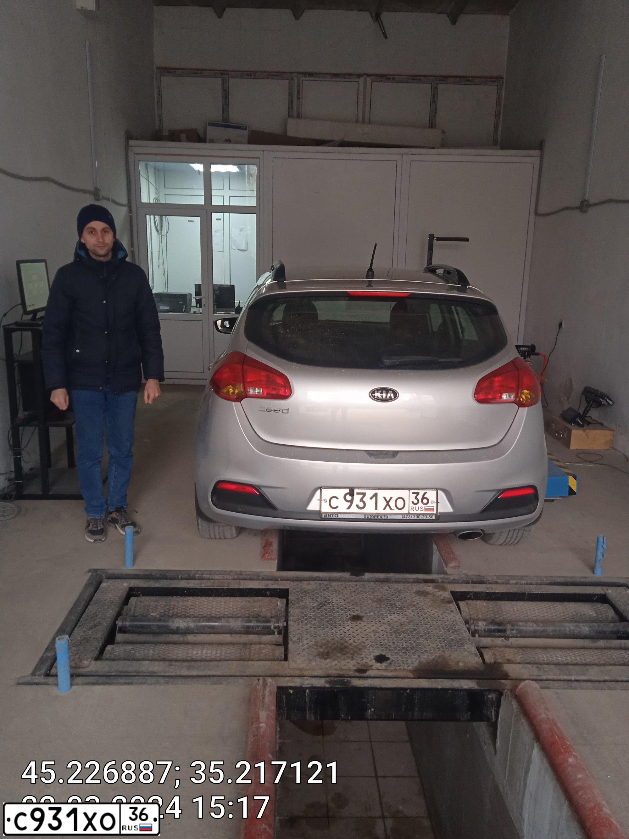 Фото автомобиля KIA CEE'D, 2013 — госномер В585СВ82. Цвет: ПЕРЛАМУТРОВО-СЕРЕБР