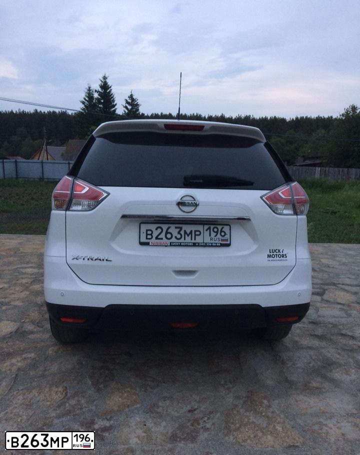 Фото автомобиля NISSAN X-TRAIL, 2015 — госномер У045МВ55. Цвет: Белый
