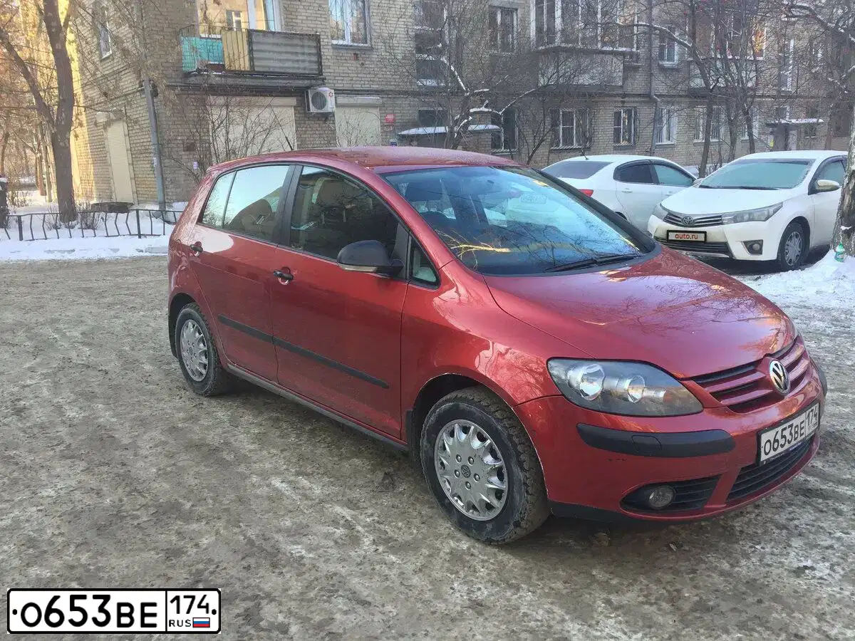 Фото автомобиля VOLKSWAGEN ФОЛЬКСВАГЕН ГОЛЬФ ПЛЮС, 2008 — госномер Т072МР72. Цвет: Красный