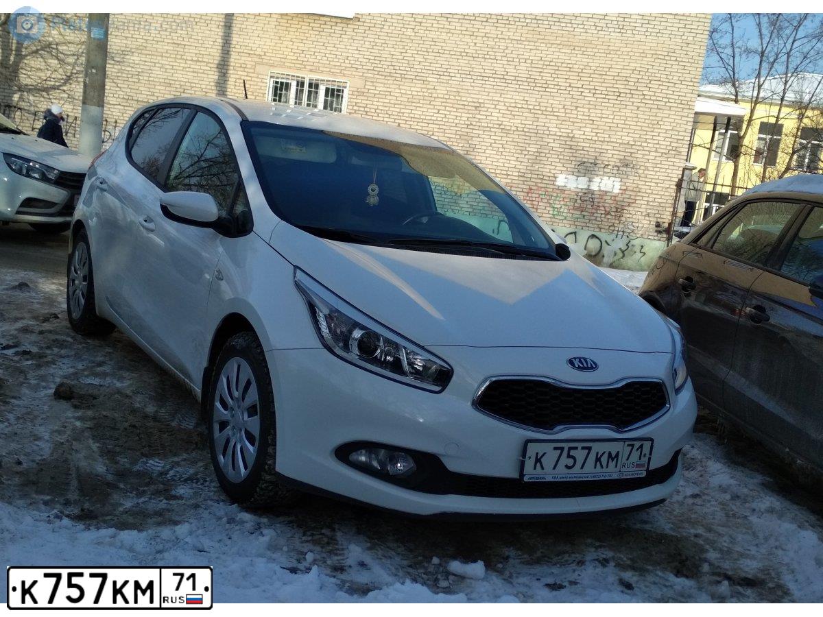 Фото автомобиля MAZDA 3, 2006 — госномер Е424НН177. Цвет: СЕРЕБРИСТЫЙ