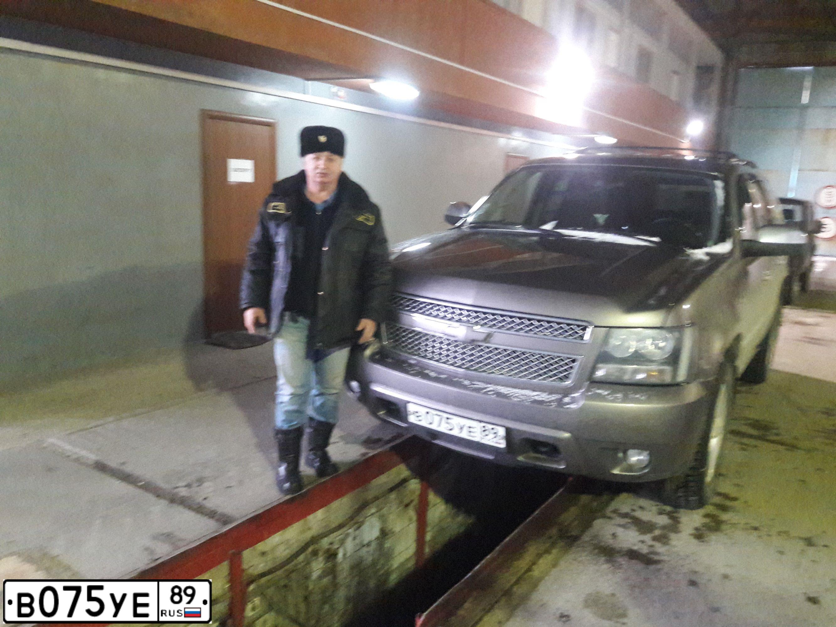 Фото автомобиля CHEVROLET TAHOE, 2013 — госномер С111КЕ67. Цвет: КОРИЧНЕВЫЙ МЕТАЛЛИК