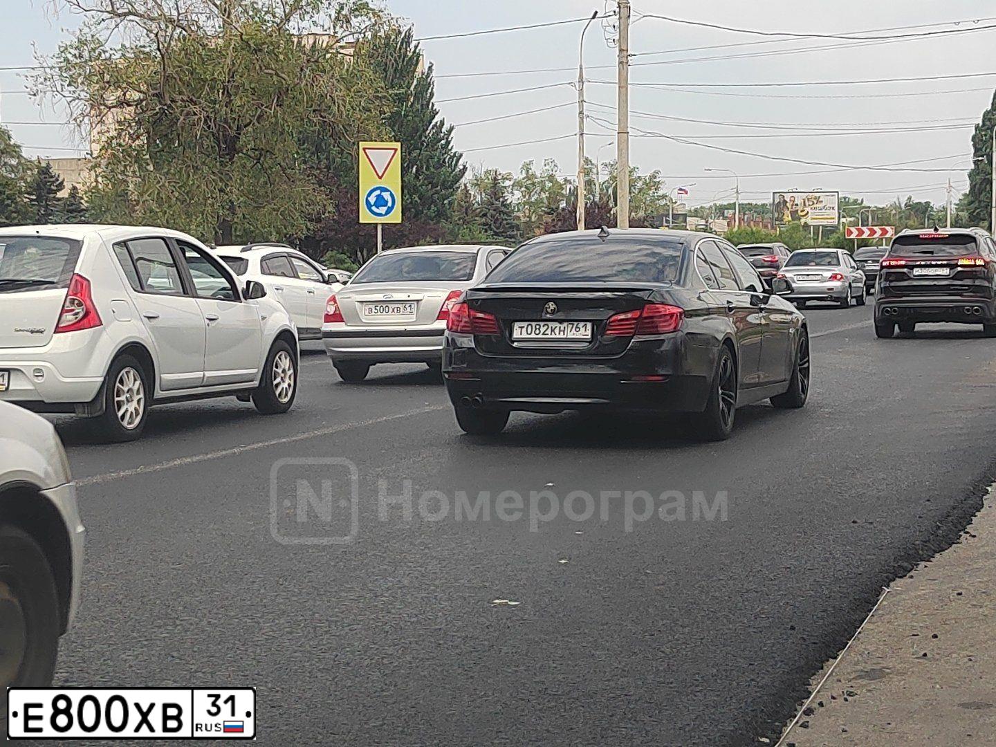 Фото автомобиля LADA 2121 NIVA, 2014 — госномер Е800ХВ31. Цвет: ЯРКО-БЕЛЫЙ