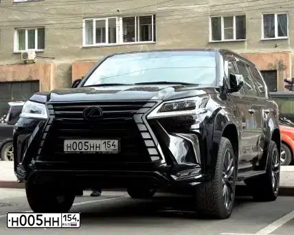 Фото автомобиля BMW X5M, 2020 — госномер Н005НН154. Цвет: ЧЕРНЫЙ