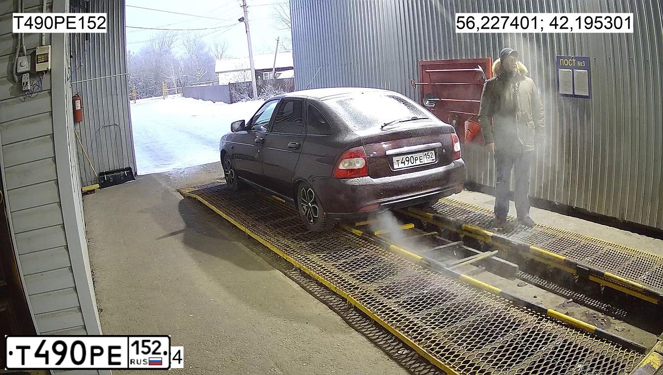 Фото автомобиля LADA PRIORA, 2012 — госномер К348УР33. Цвет: ТЕМНО-ВИШНЕВЫЙ