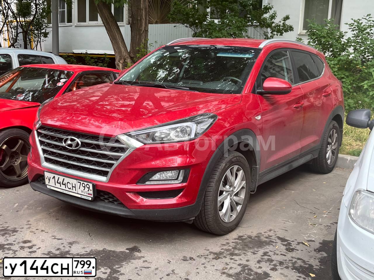 Фото автомобиля HYUNDAI TUCSON, 2019 — госномер У144СН799. Цвет: КРАСНЫЙ
