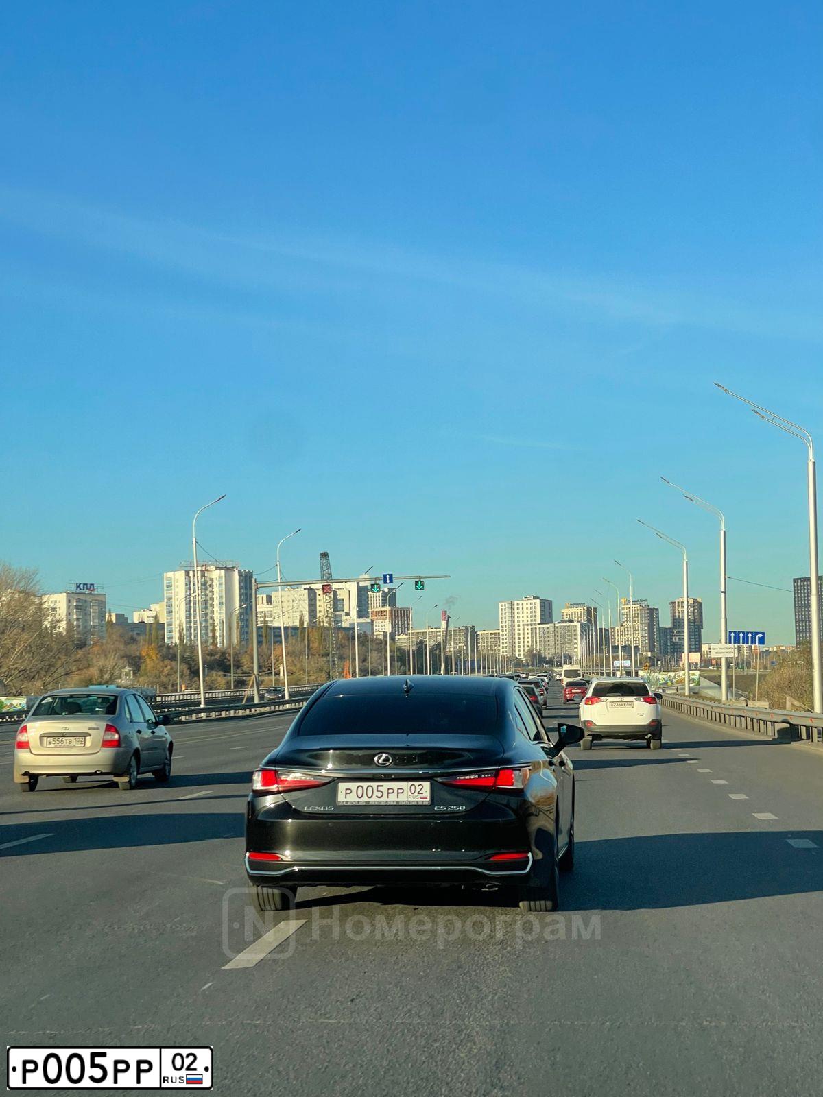 Фото автомобиля BMW SERIE 5, 2011 — госномер Р005РР02. Цвет: ТЕМНО-СЕРЫЙ