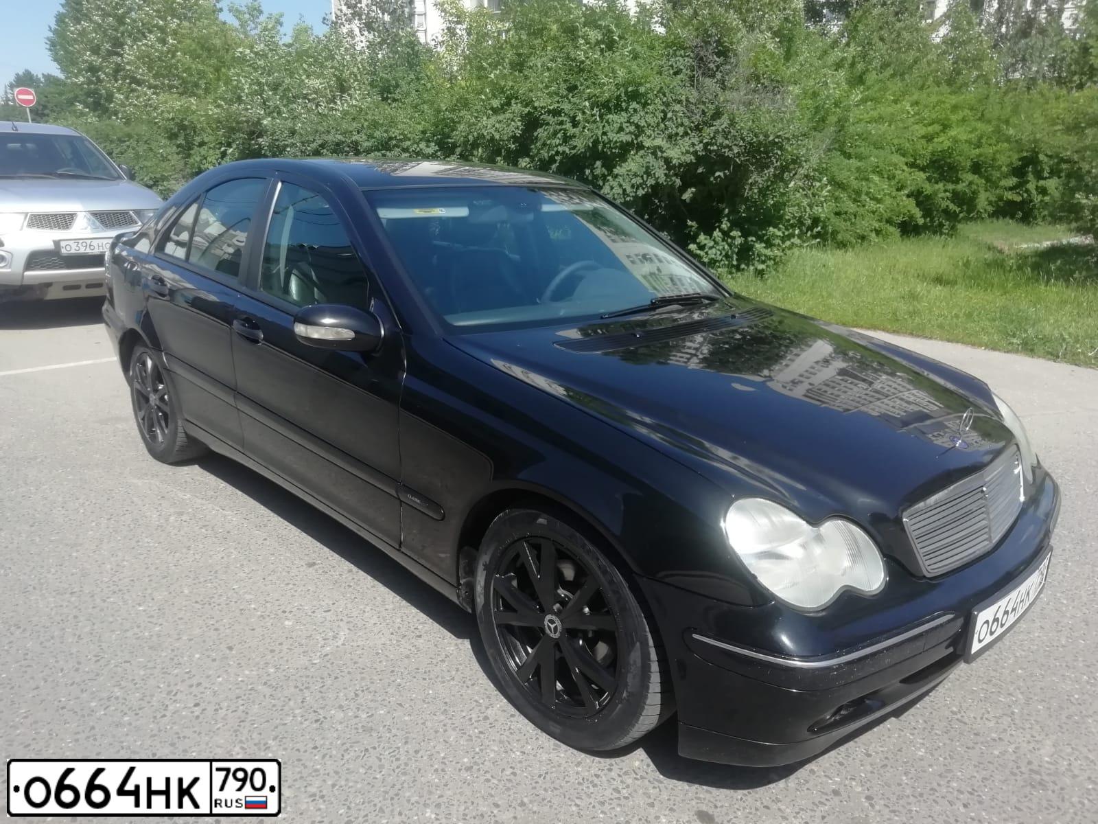 Фото автомобиля MERCEDES C-KLASSE, 2004 — госномер Н718НВ799. Цвет: ЧЕРНЫЙ