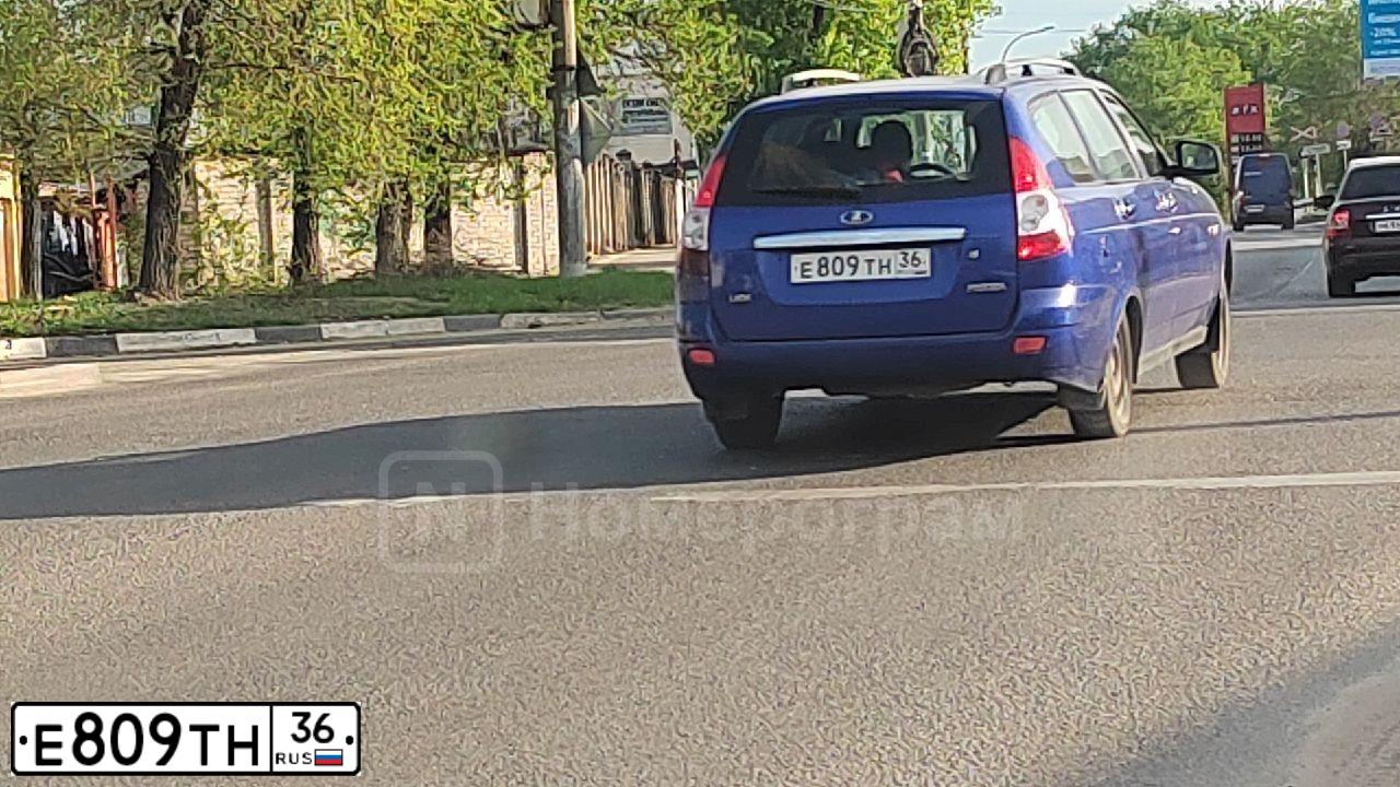 Фото автомобиля LADA 2171 PRIORA, 2011 — госномер Е809ТН36. Цвет: синий