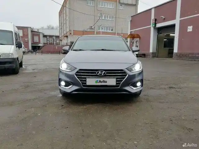 Фото автомобиля HYUNDAI SOLARIS, 2017 — госномер В501МН37. Цвет: СЕРЫЙ