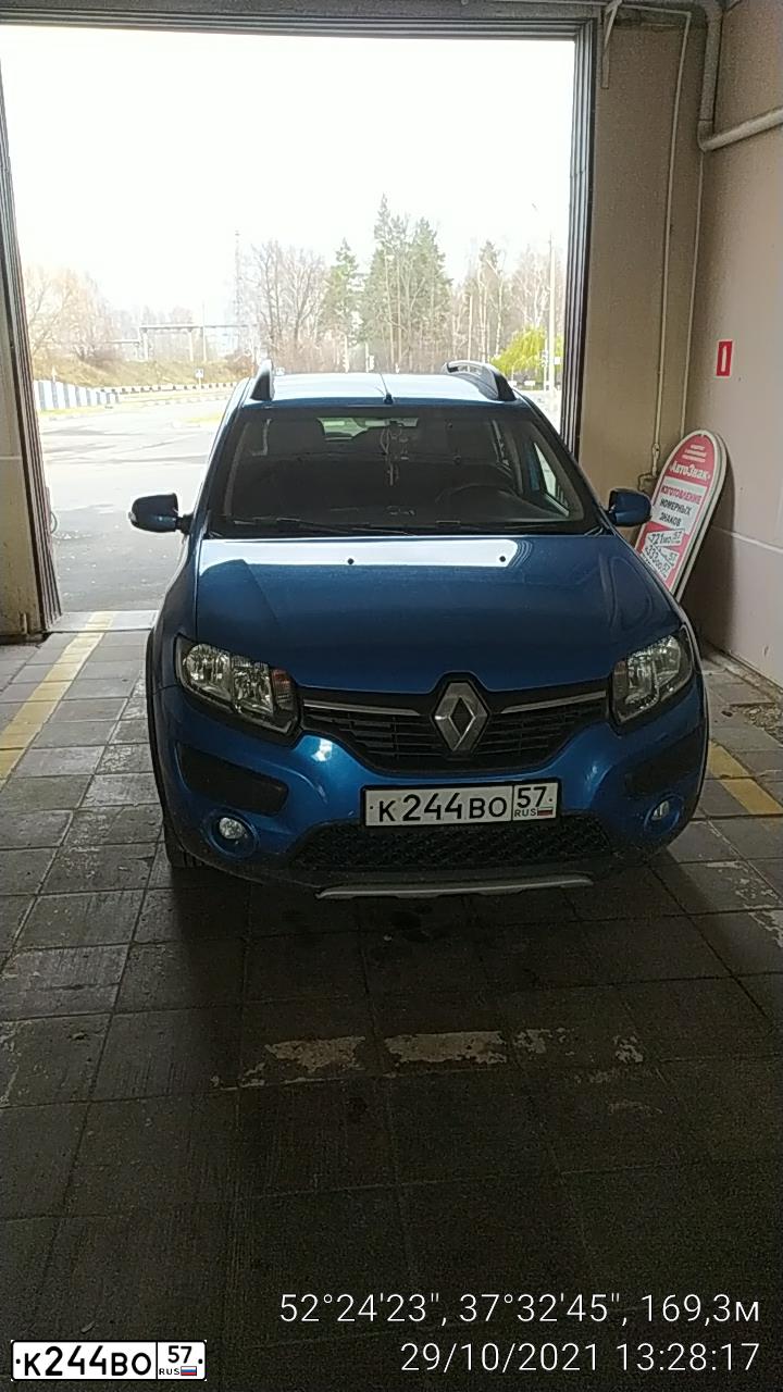 Фото автомобиля RENAULT SANDERO, 2016 — госномер К244ВО57. Цвет: светло-синий