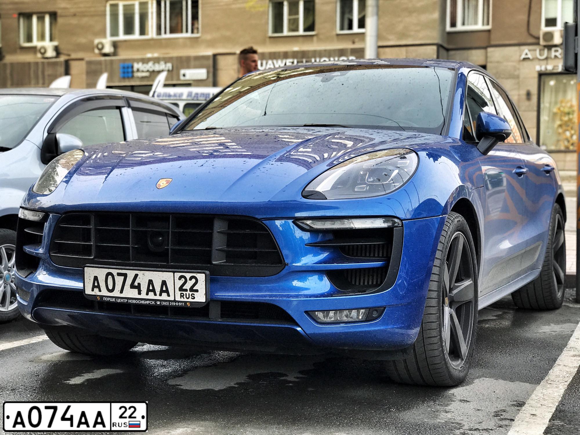 Фото автомобиля PORSCHE MACAN, 2017 — госномер А074АА22. Цвет: синий