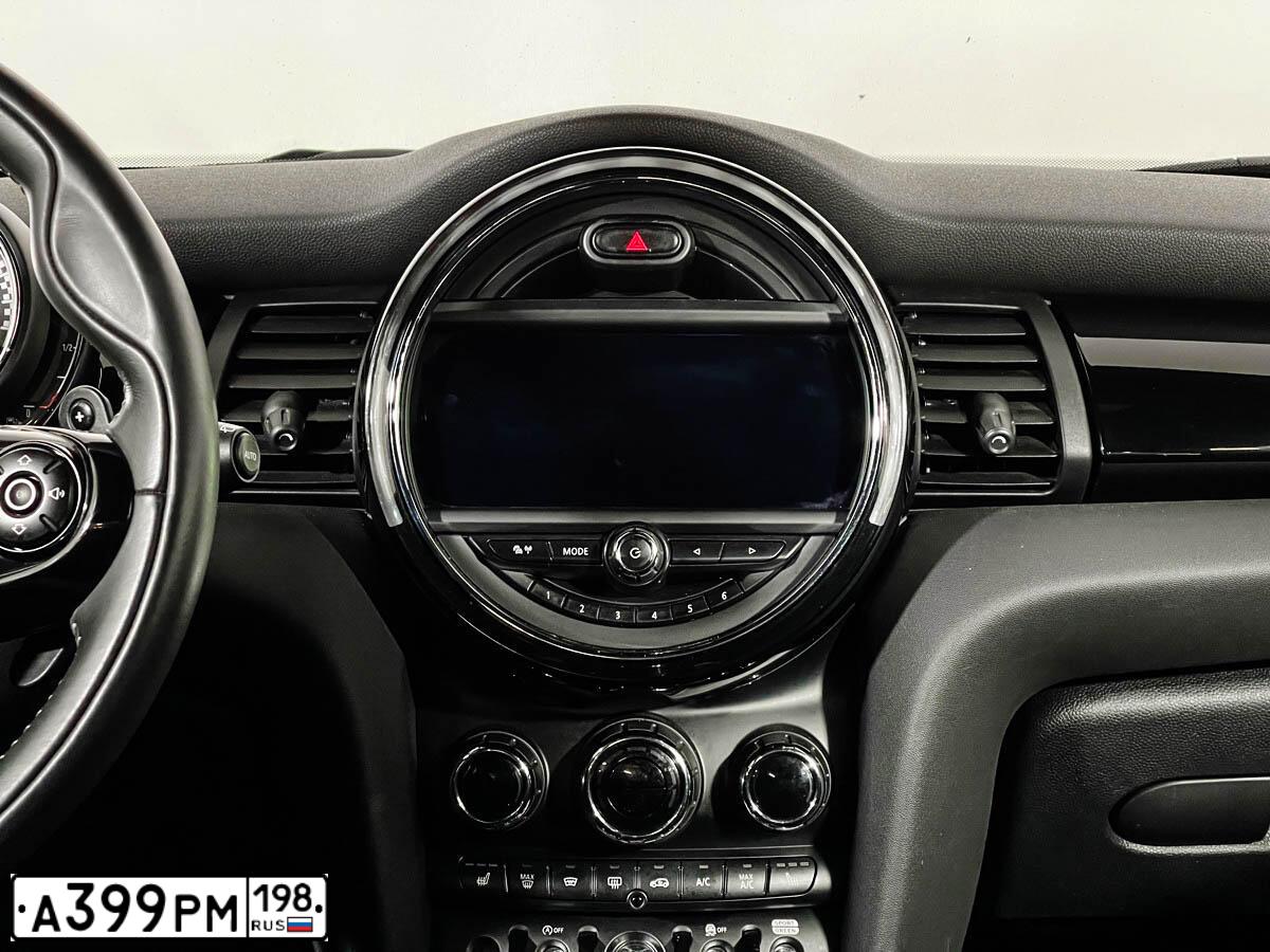 Фото автомобиля MINI MINI JOHN COOPER WORKS, 2018 — госномер В057РА797. Цвет: ТЕМНО-ЗЕЛЕНЫЙ