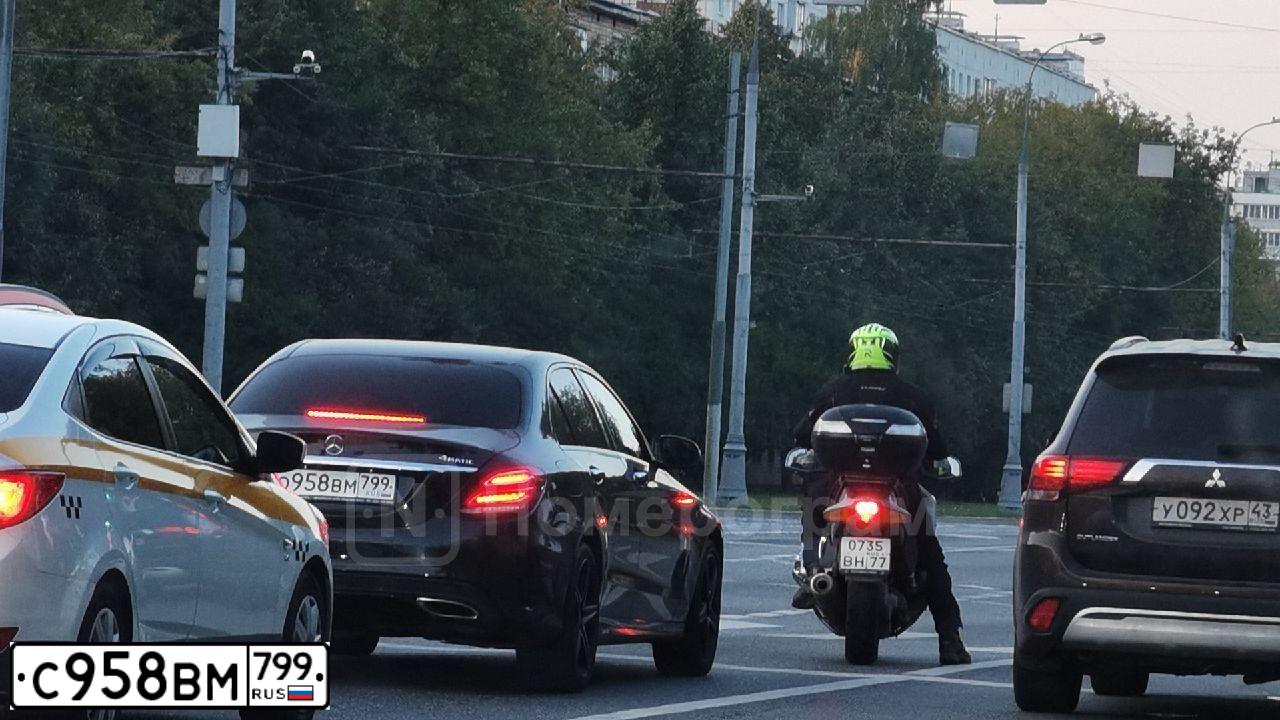 Фото автомобиля MERCEDES E-KLASSE, 2017 — госномер М621РС799. Цвет: ЧЕРНЫЙ