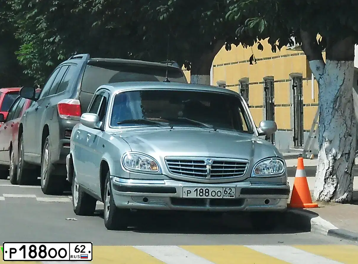 Фото автомобиля GAZ 3110 WOLGA, 2004 — госномер Р188ОО62. Цвет: БУРАН