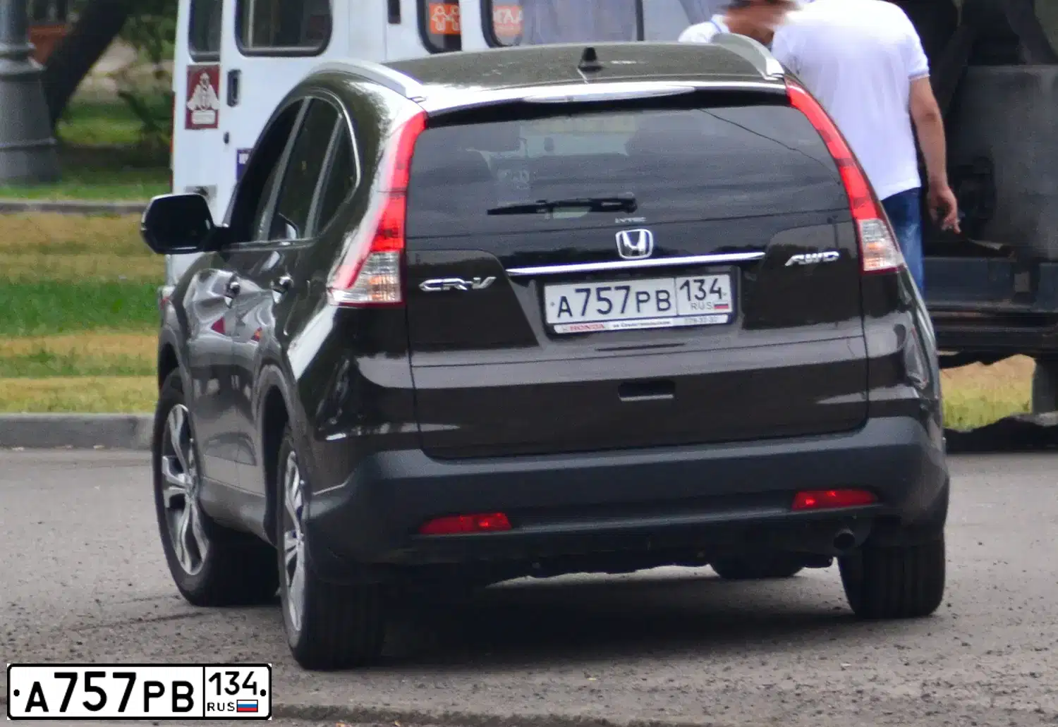 Фото автомобиля HONDA CR-V, 2013 — госномер Х022СО152. Цвет: ТЕМНО КОРИЧНЕВЫЙ