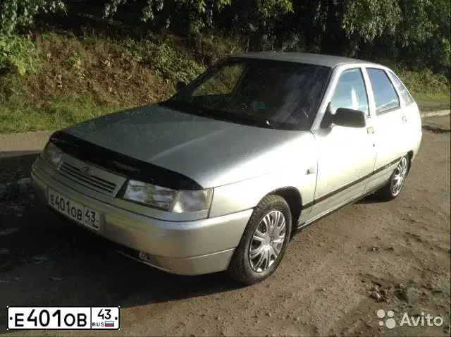 Фото автомобиля LADA 2112, 2008 — госномер Е212ХА43. Цвет: СВЕТЛО-СЕРЕБРИСТЫЙ МЕТАЛЛ