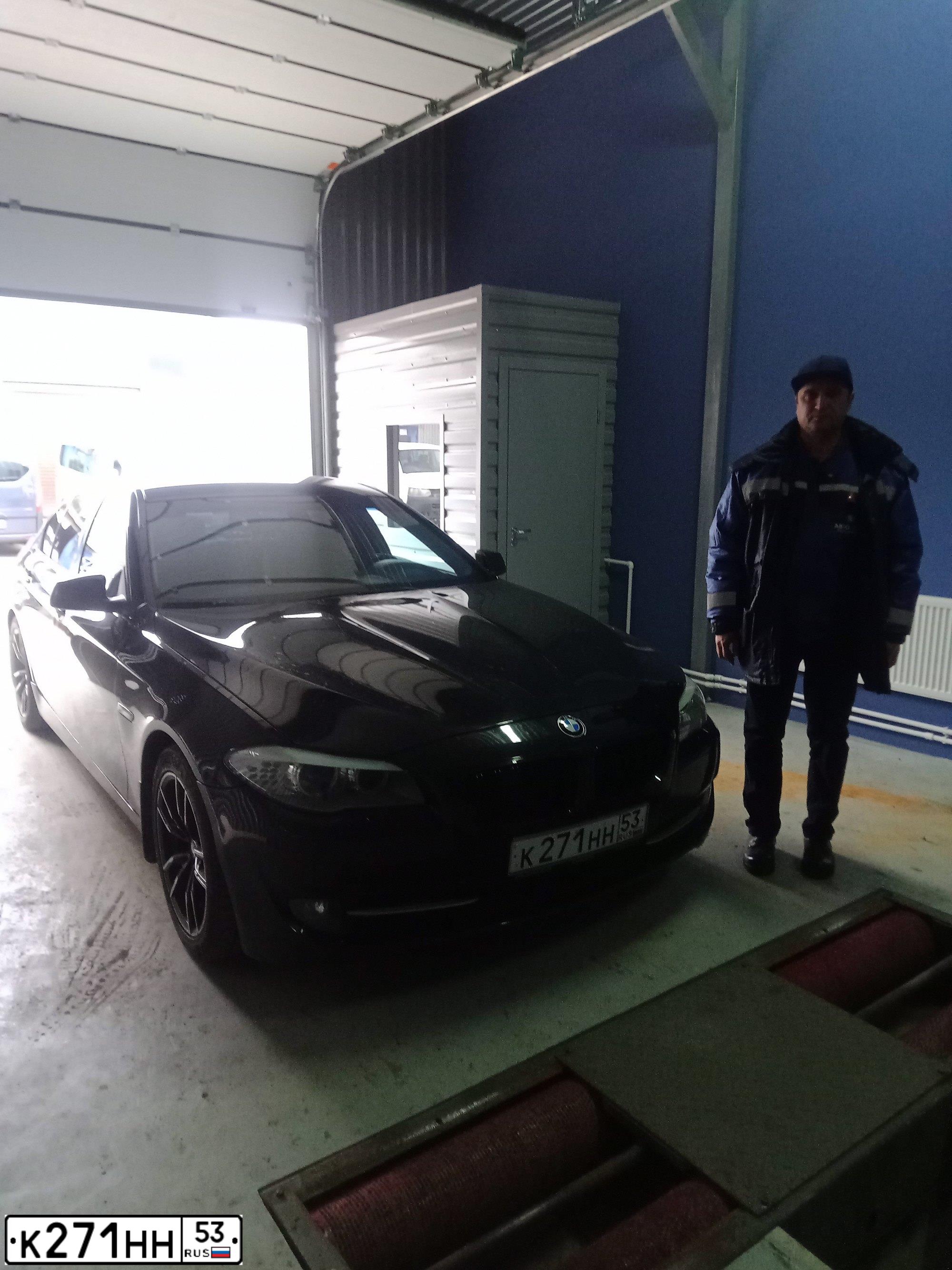 Фото автомобиля BMW 528I, 2012 — госномер Х137МР37