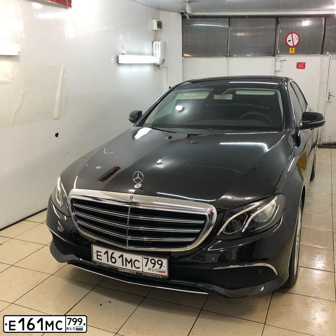 Фото автомобиля MERCEDES E-KLASSE, 2018 — госномер Е161МС799. Цвет: ЧЕРНЫЙ