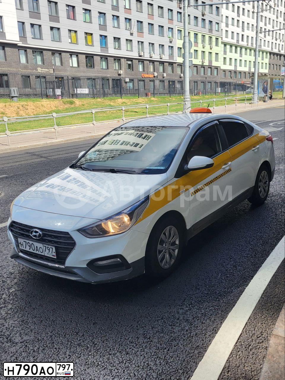 Фото автомобиля HYUNDAI SOLARIS, 2019 — госномер У569УЕ48. Цвет: Белый