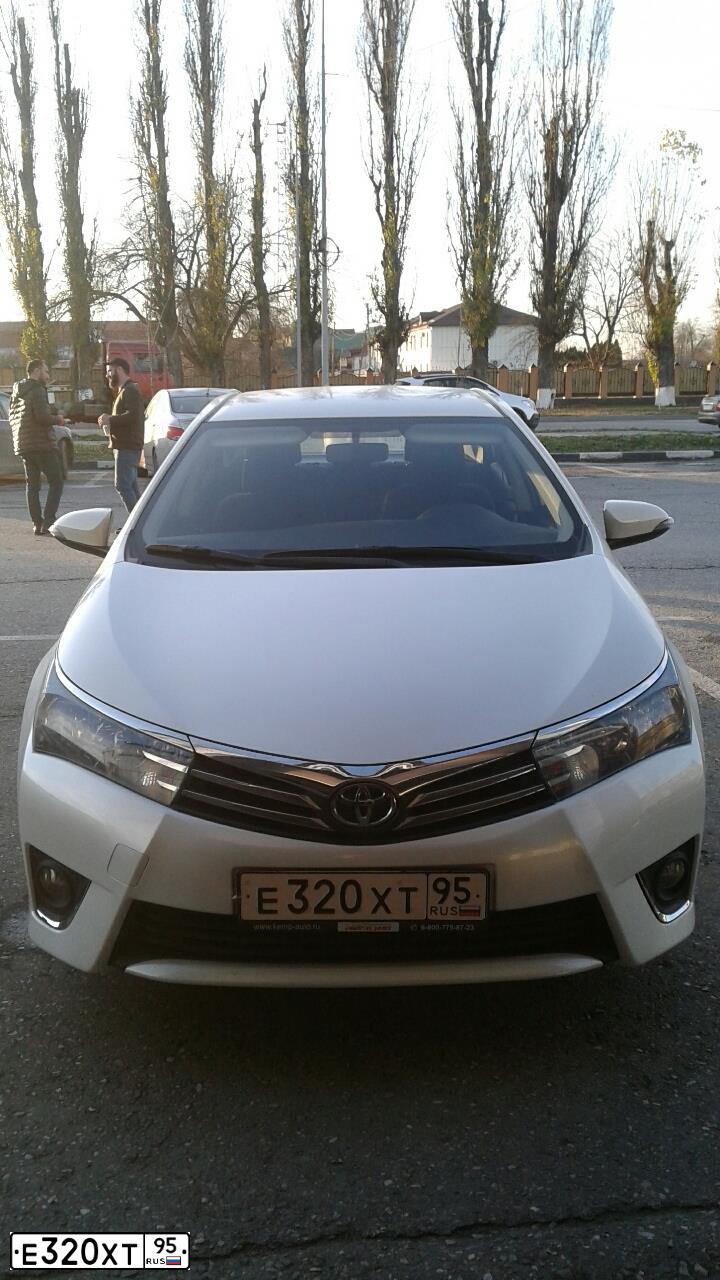 Фото автомобиля TOYOTA COROLLA, 2014 — госномер Е320ХТ95. Цвет: Белый