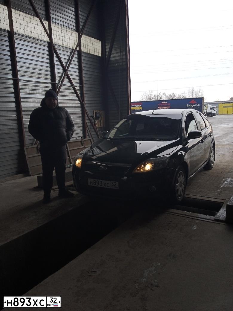 Фото автомобиля FORD FOCUS, 2009 — госномер Р550КХ48. Цвет: ЧЕРНЫЙ