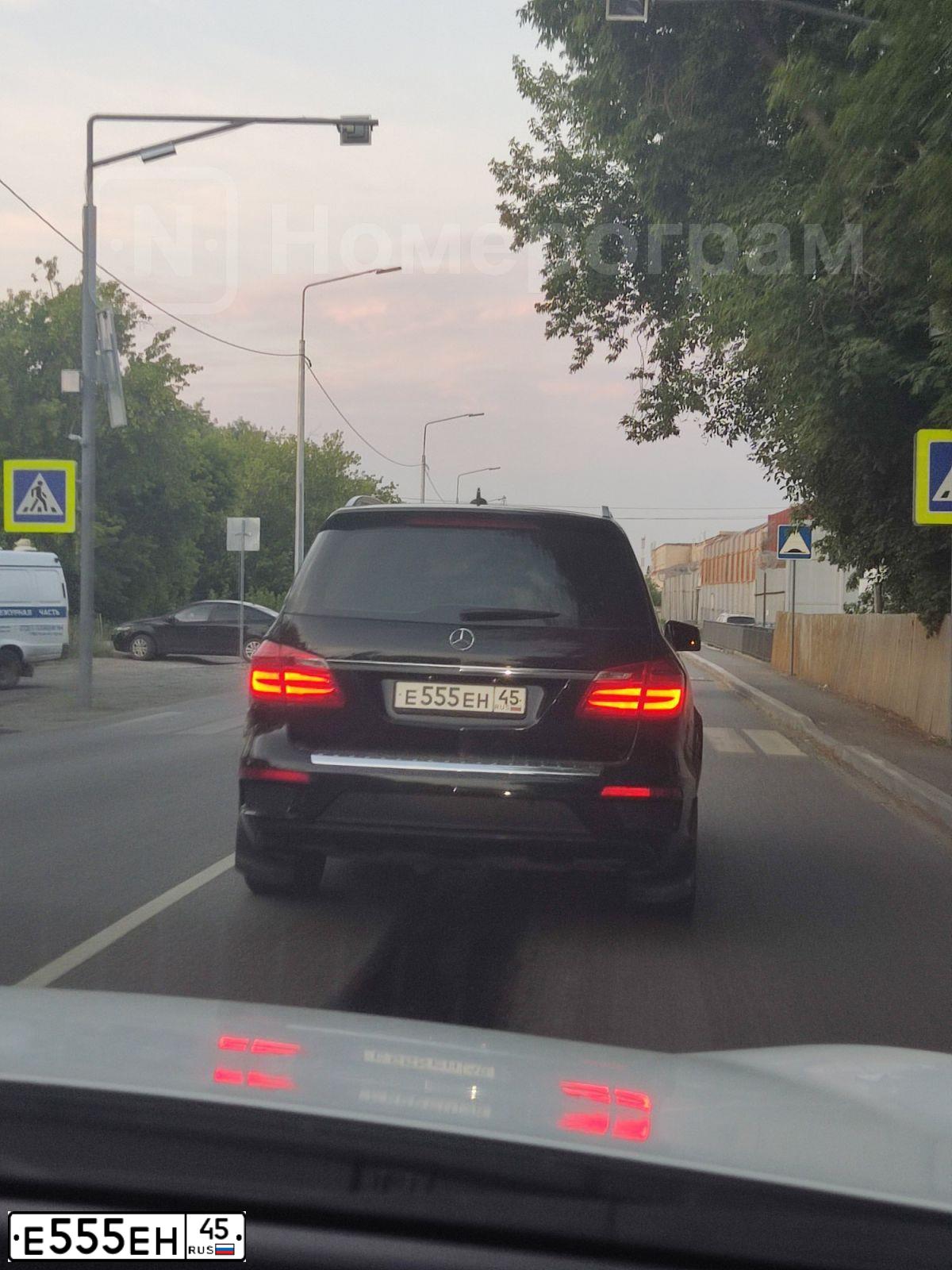 Фото автомобиля CHEVROLET CAPTIVA, 2007 — госномер Р020ХК55. Цвет: ЧЕРНЫЙ
