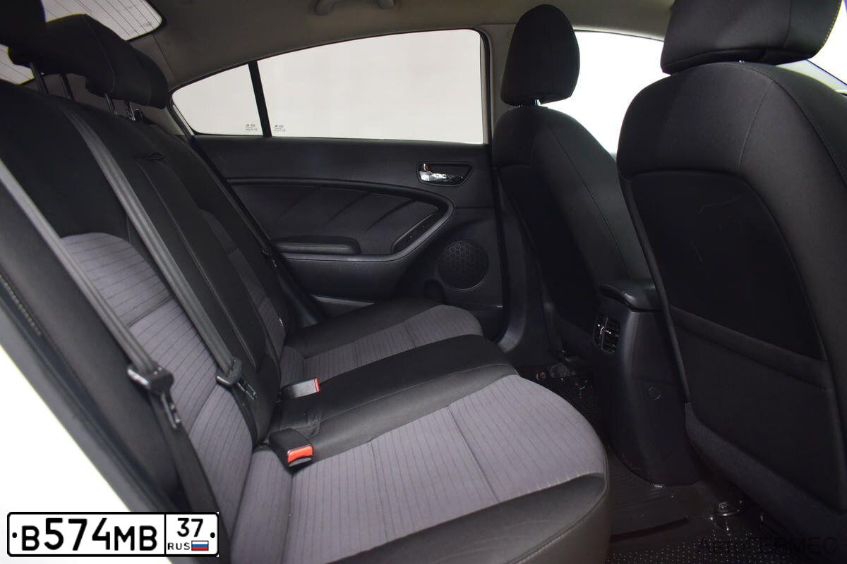 Фото автомобиля KIA CERATO, 2017 — госномер Е661ОТ790. Цвет: БЕЛЫЙ-ЖЕЛТЫЙ-СЕРЫЙ