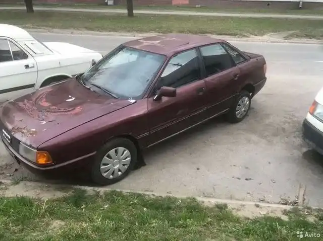 Фото автомобиля AUDI 80, 1991 — госномер Е412МА60. Цвет: БОРДОВЫЙ