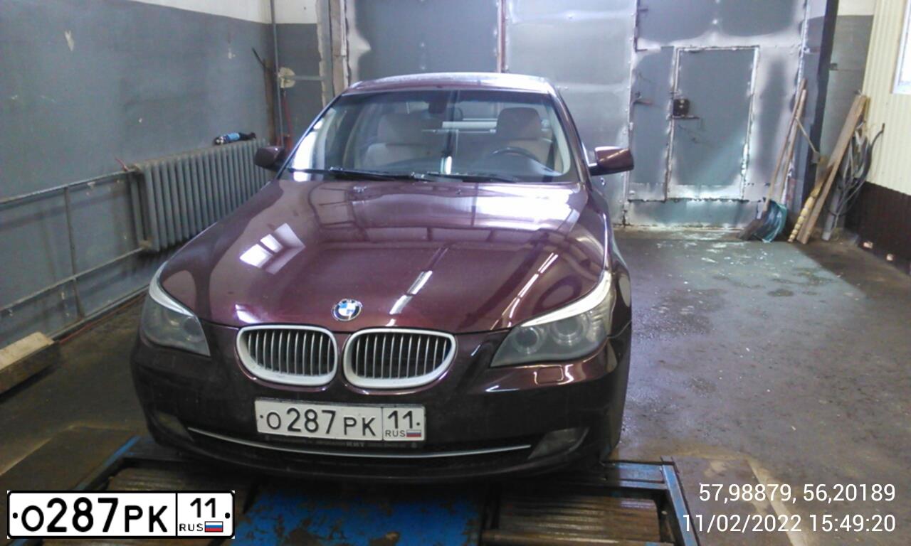 Фото автомобиля BMW SERIE 5, 2009 — госномер Н886ТА159. Цвет: ВИШНЕВЫЙ