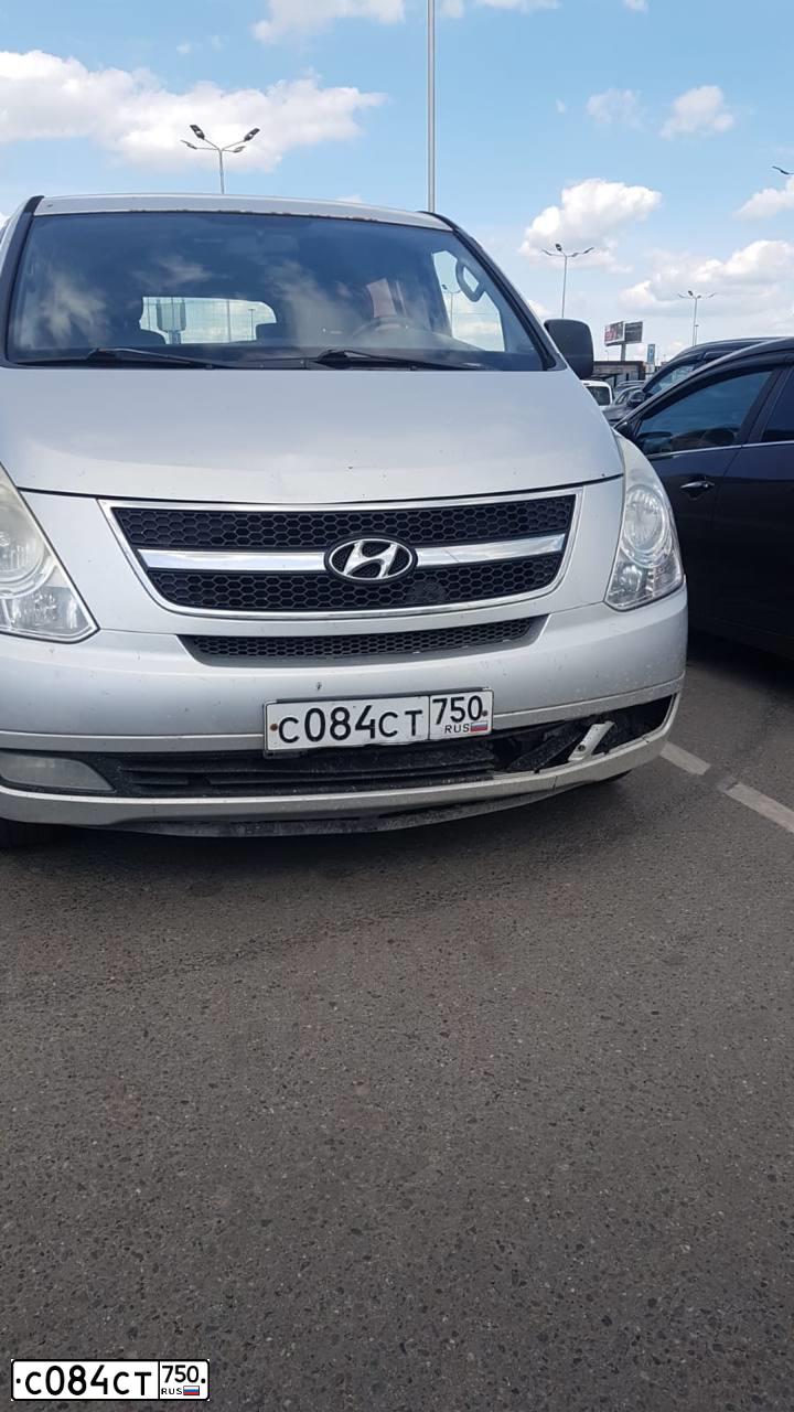 Фото автомобиля HYUNDAI GRAND STAREX, 2010 — госномер С084СТ750. Цвет: СЕРЫЙ