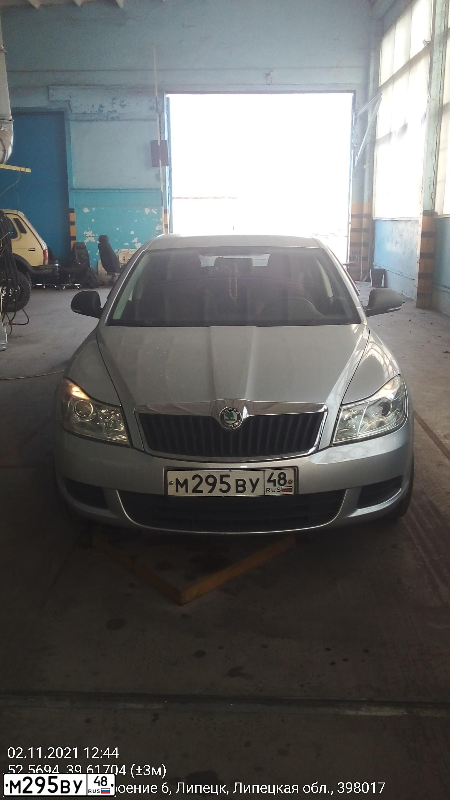 Фото автомобиля SKODA OCTAVIA, 2012 — госномер М295ВУ48. Цвет: СЕРЕБРИСТЫЙ