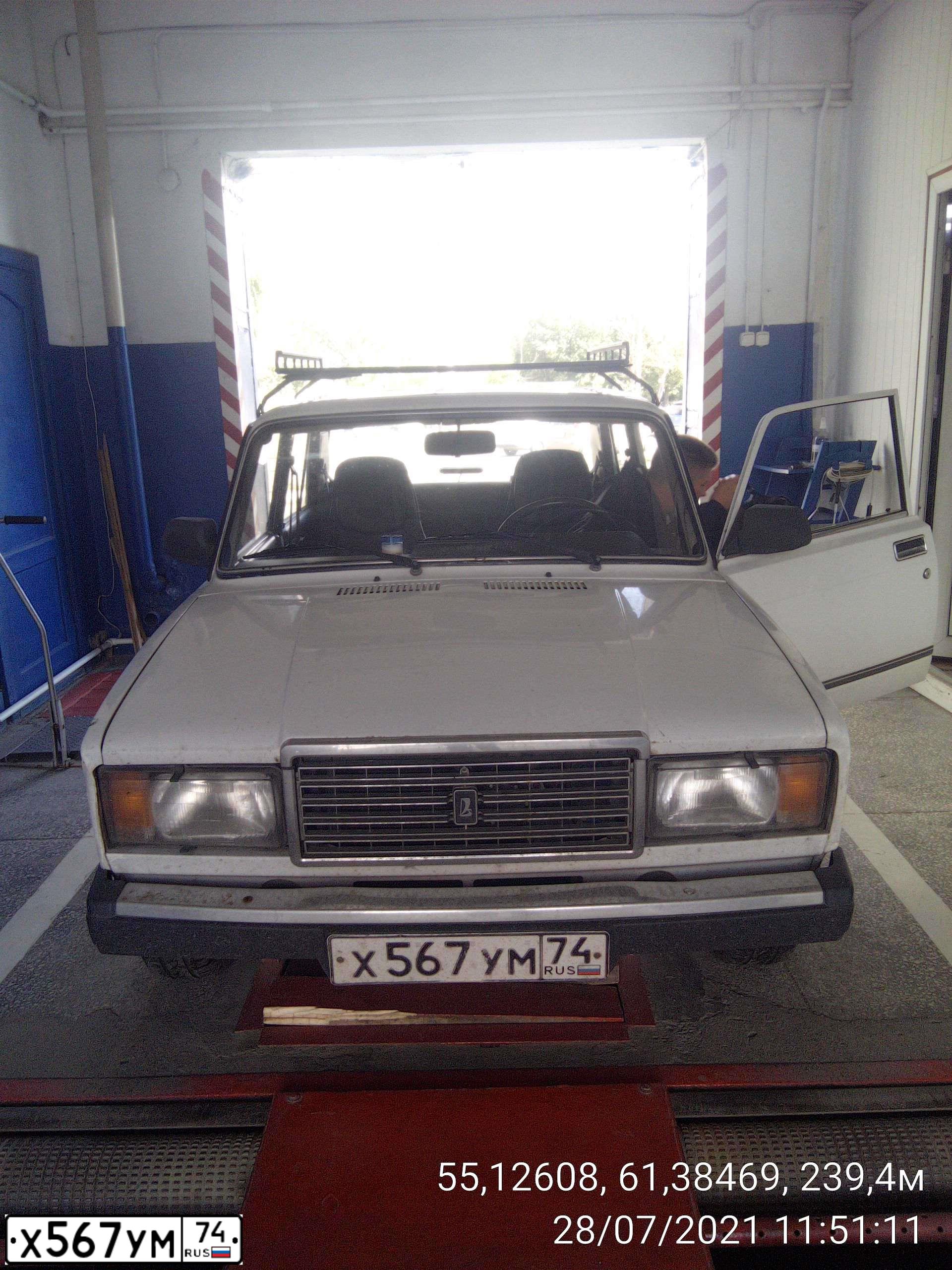 Фото автомобиля LADA 2107, 2006 — госномер Х567УМ74. Цвет: ЯРКО-БЕЛЫЙ