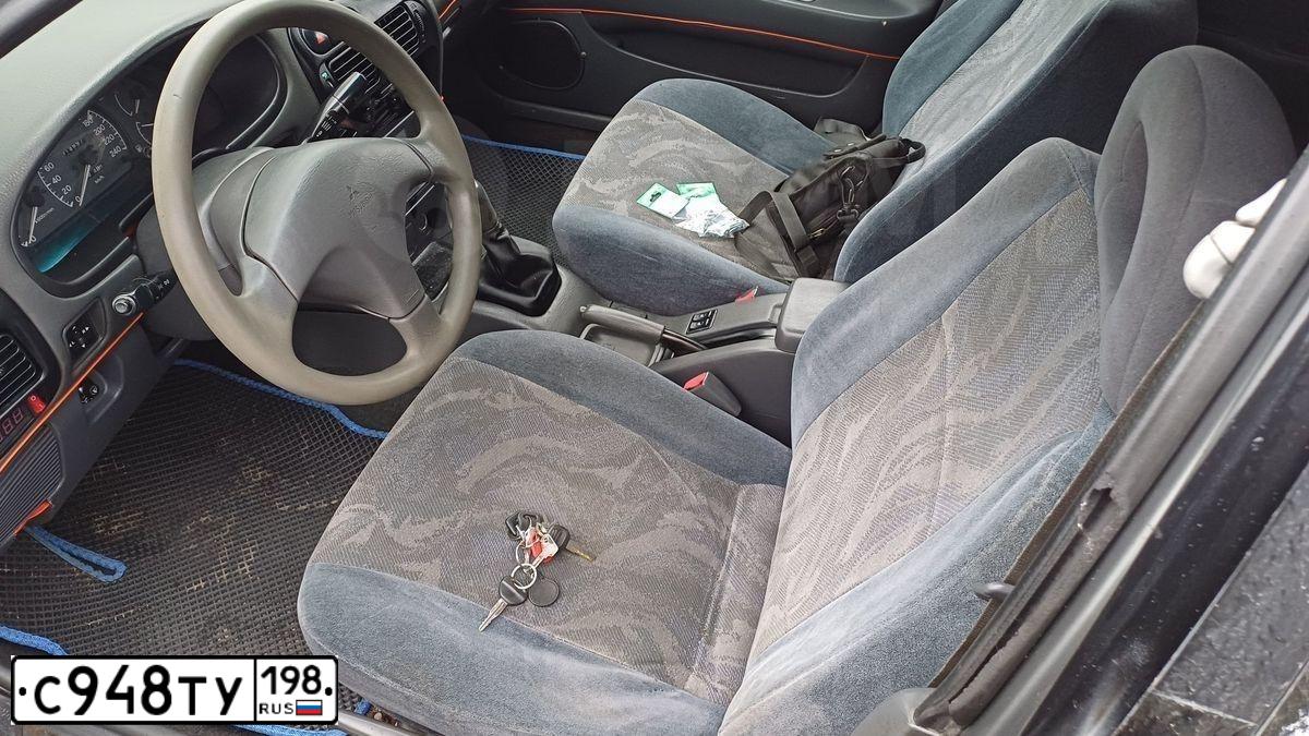 Фото автомобиля MITSUBISHI LANCER, 2000 — госномер С948ТУ198. Цвет: СЕРЫЙ