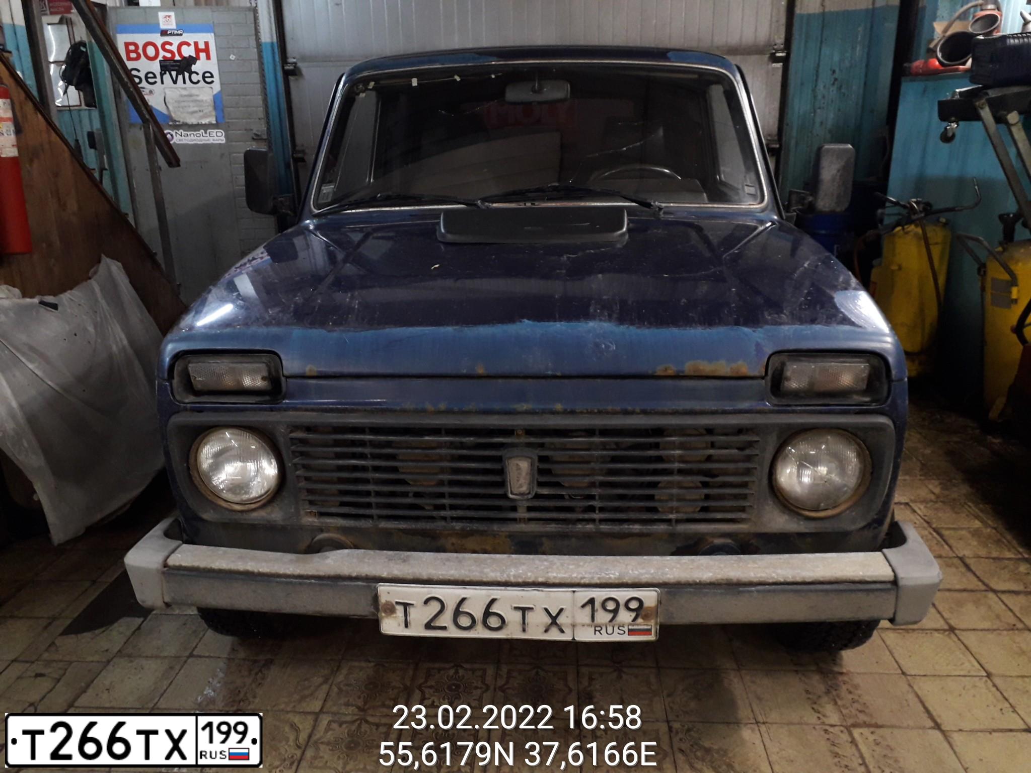 Фото автомобиля LADA 2131 NIVA, 2006 — госномер Т266ТХ199. Цвет: Темно-синий