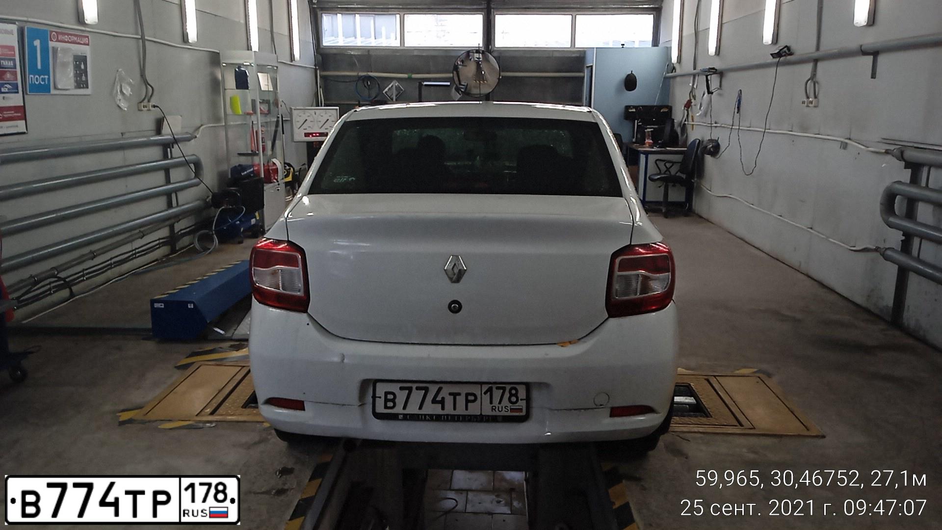 Фото автомобиля RENAULT T LOGAN, 2014 — госномер В774ТР178. Цвет: Белый