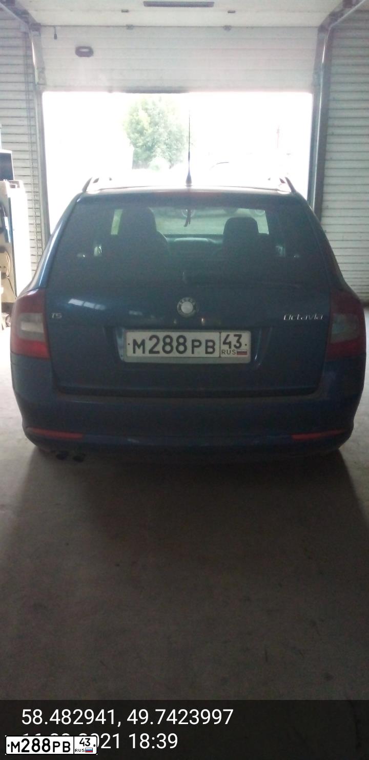 Фото автомобиля SKODA OCTAVIA, 2009 — госномер М288РВ43. Цвет: Темно-синий