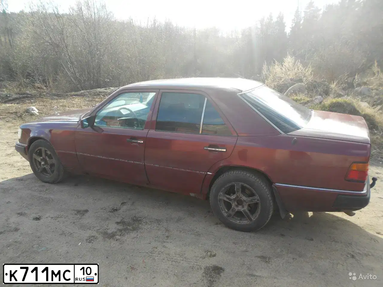 Фото автомобиля MERCEDES E-KLASSE, 1998 — госномер М542ЕР10. Цвет: КРАСНЫЙ