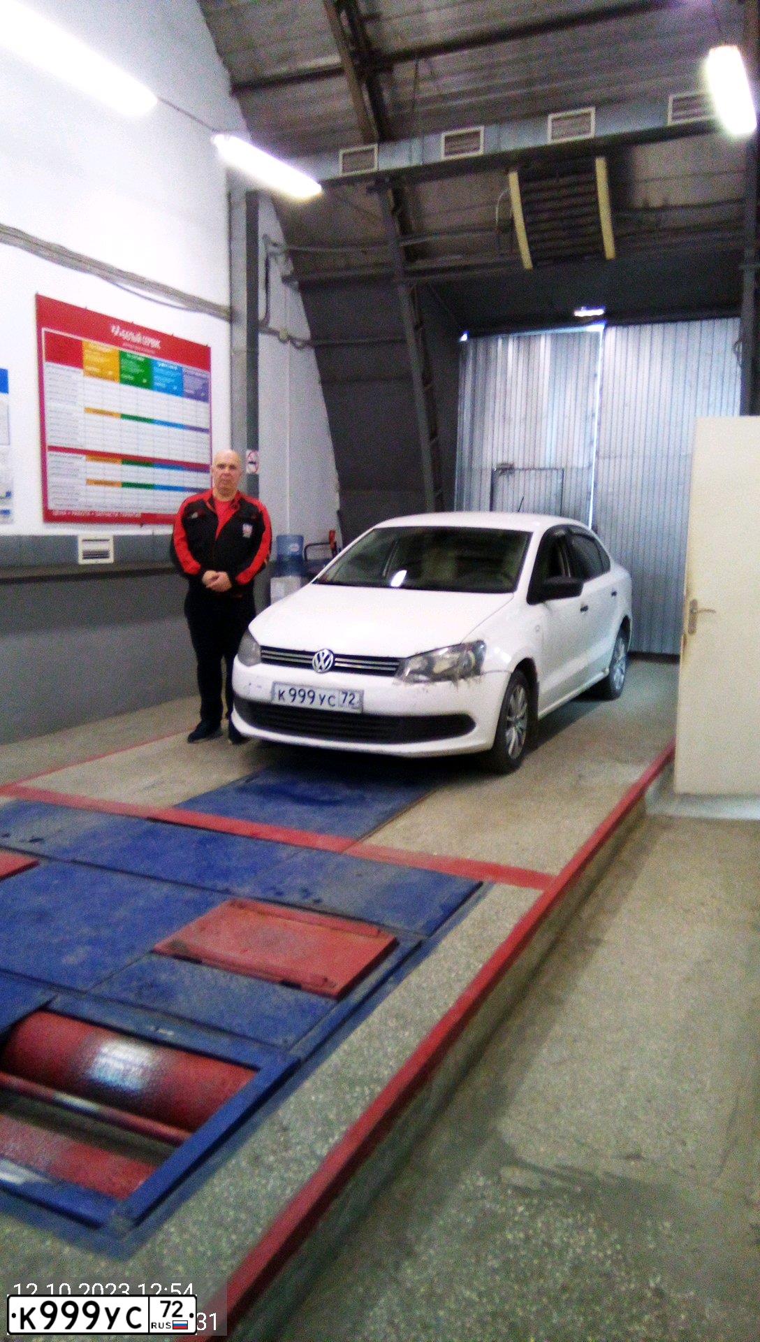 Фото автомобиля TOYOTA CAMRY, 2012 — госномер В831АУ774. Цвет: Серебристый