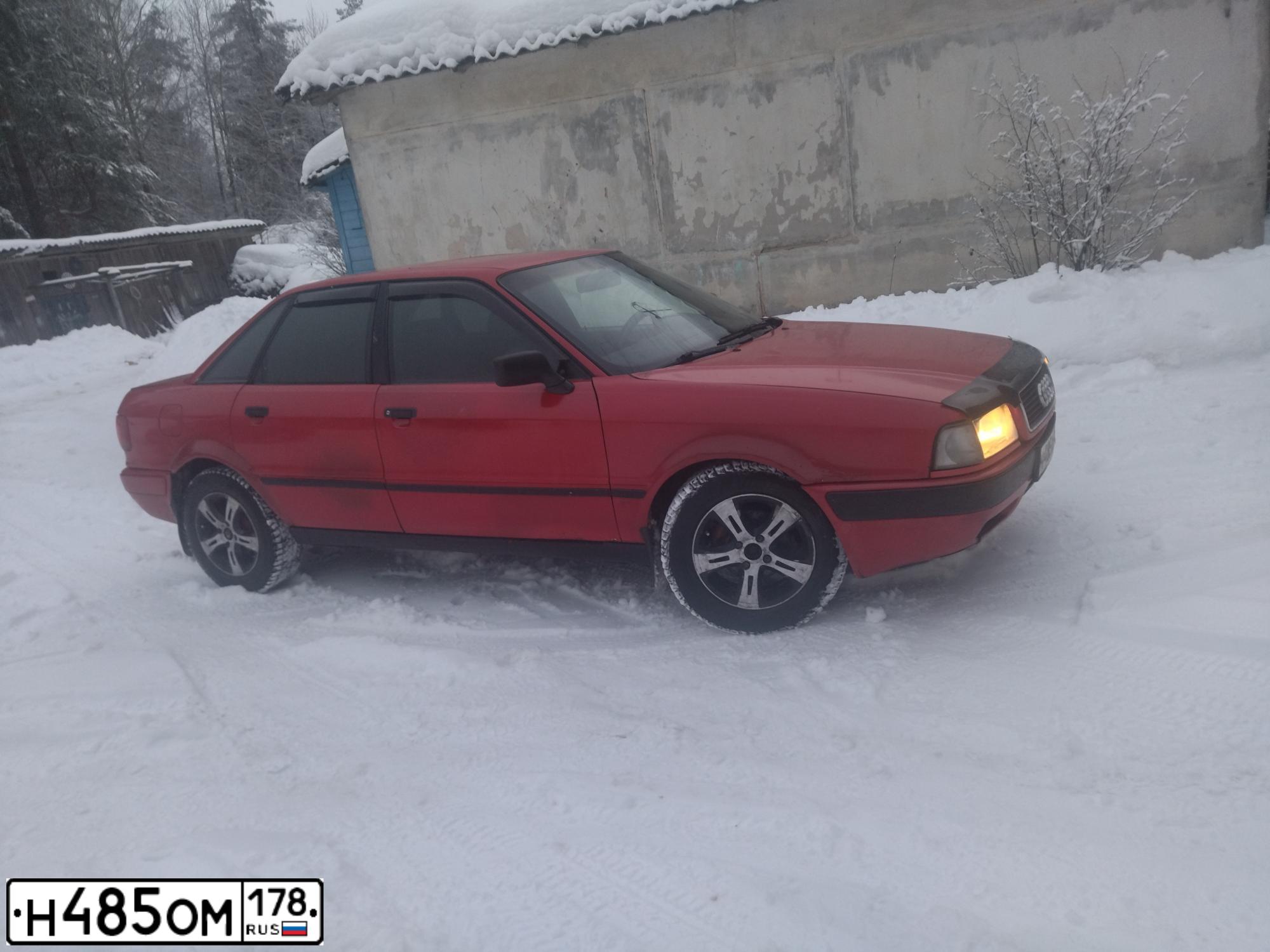 Фото автомобиля АУДИ 80, 1992 — госномер К675МС53. Цвет: Красный