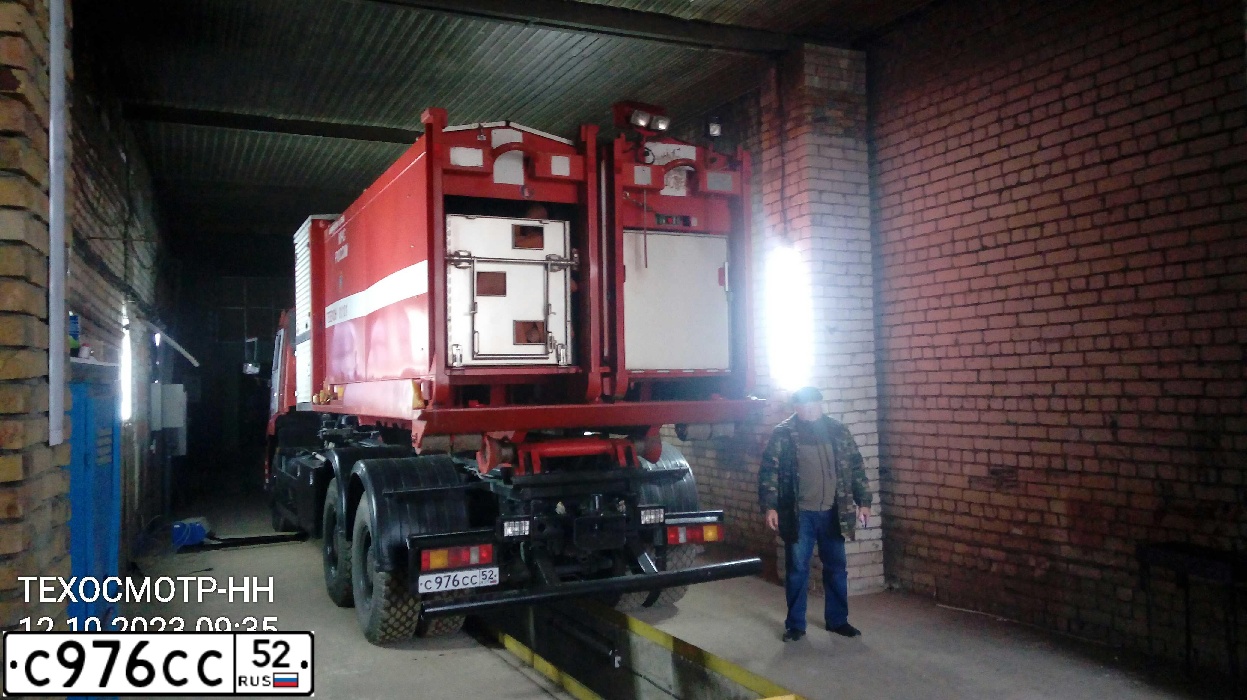 Фото автомобиля KAMAZ 6520 /6X4/, 2011 — госномер О470ЕС60. Цвет: ЦВ СХ А6 ПО ГОСТ Р 50574-2019