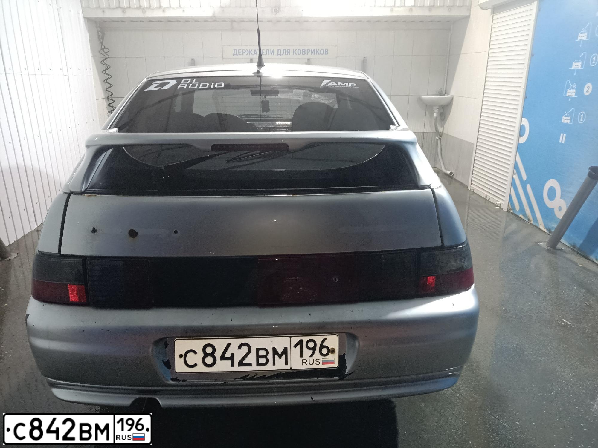 Фото автомобиля LADA 2112 LADA, 2005 — госномер С842ВМ196. Цвет: СВЕТЛО-СЕРЫЙ