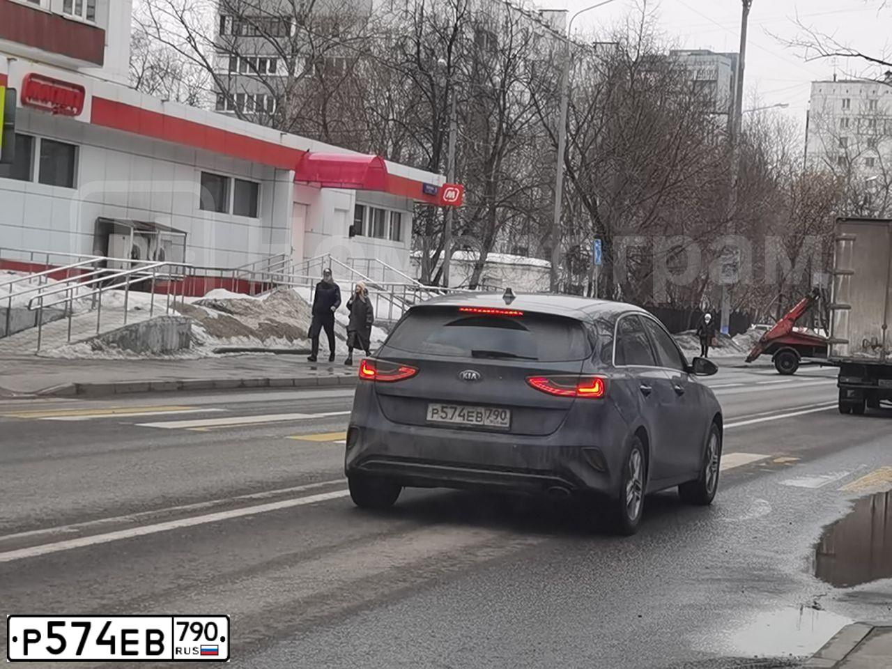 Фото автомобиля KIA CEE'D, 2019 — госномер Р641НС193. Цвет: Темно-синий