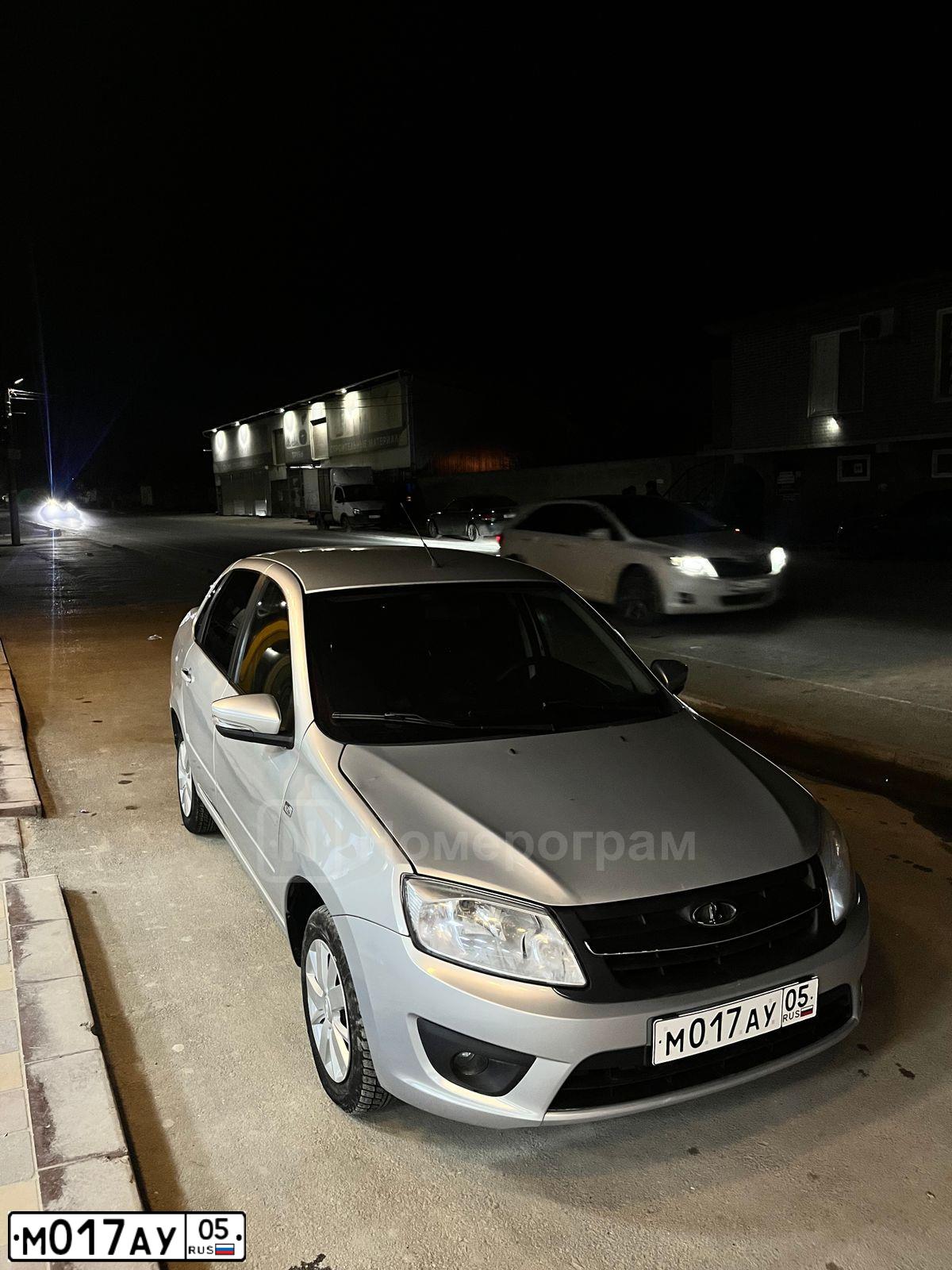 Фото автомобиля LADA 2112, 2006 — госномер М017АУ05. Цвет: СВЕТЛО-СЕРЕБРИСТЫЙ МЕТ.