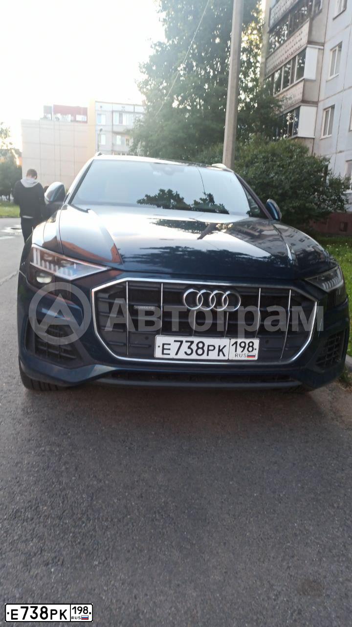 Фото автомобиля AUDI Q8, 2019 — госномер Е738РК198. Цвет: СИНИЙ