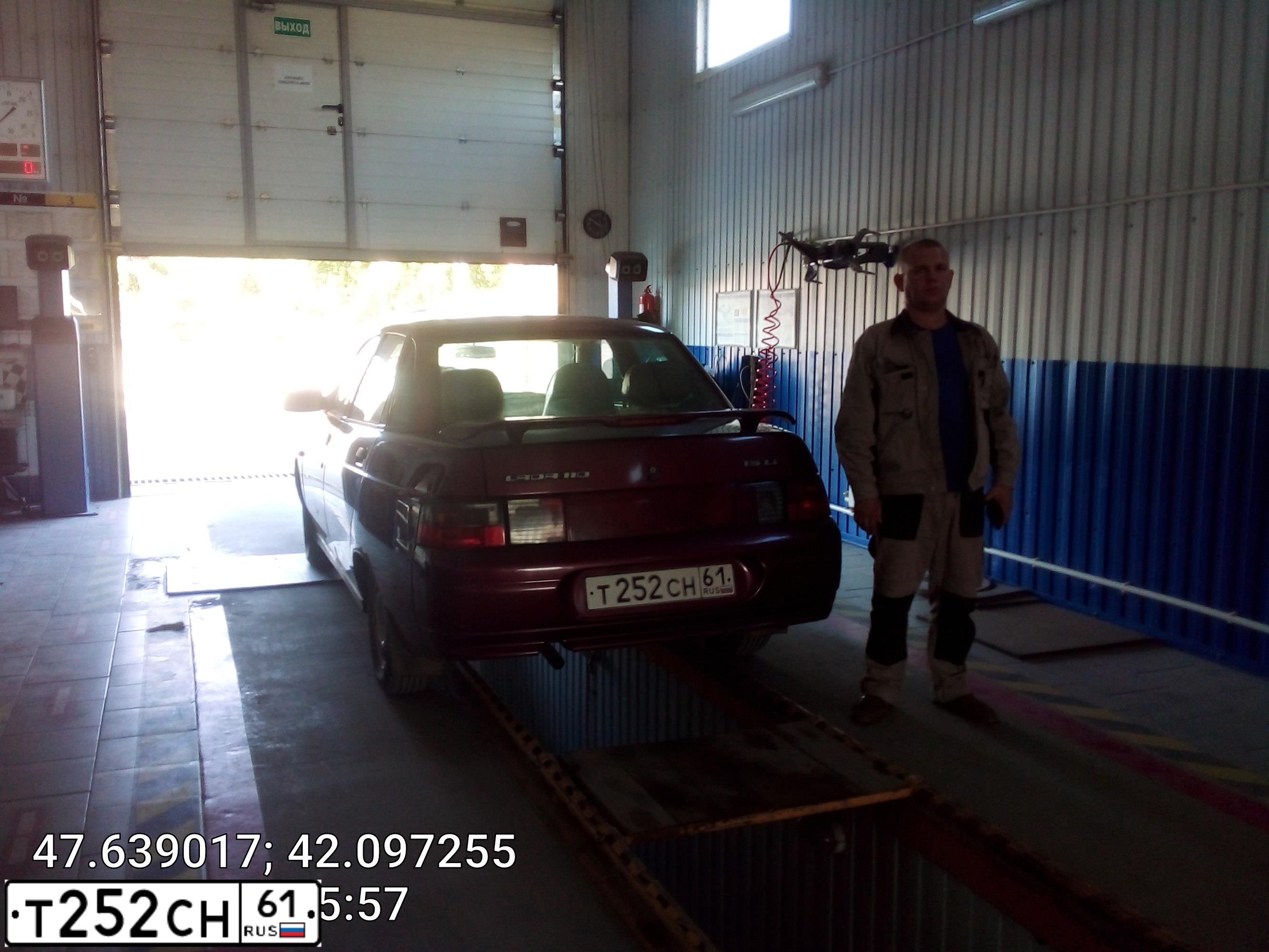 Фото автомобиля LADA 2110, 2004 — госномер М003ВН180